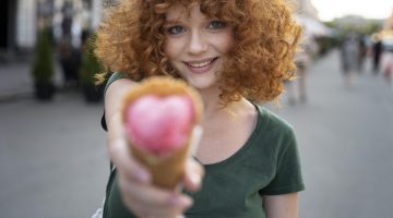 close-up-woman-with-ice-cream